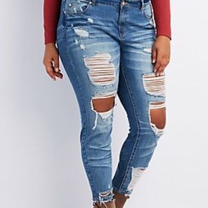 NWOT DISTRESSED JEANS
